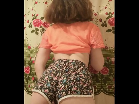❤️ Vogëlushja e re seksi duke zhveshur pantallonat e shkurtra në kamera Video porno tek ne