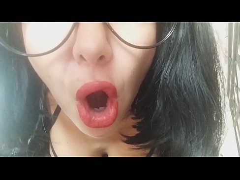 ❤️ Zemer, njerka jote nuk te le te shkosh ne shkolle sot... Kam shume nevoj per ty... Video porno tek ne