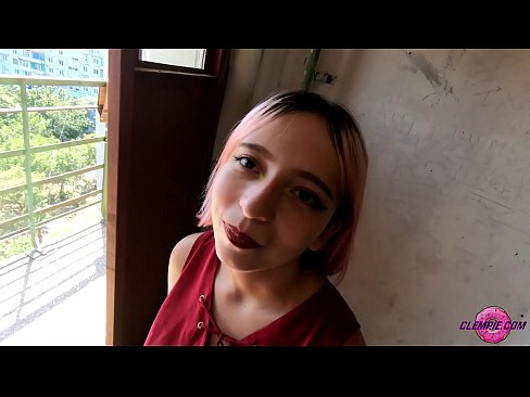 ❤️ Sensual student thith një të huaj në pjesën e jashtme - sperma në fytyrën e tij Video porno tek ne