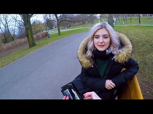 ❤️ Swallows sperma e nxehtë e një të huaji për para - blowjob në park nga Eva Elfie Video porno tek ne